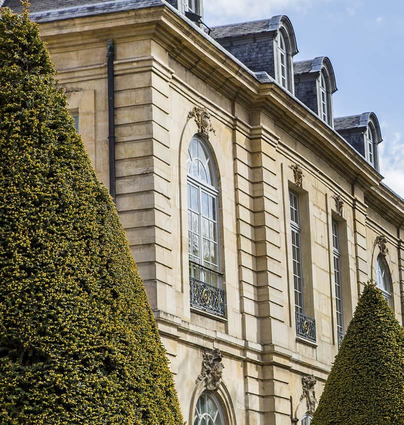 MUSEUS DE ARTE Museu Rodin Um dos mais charmosos de Paris, o museu dedicado ao trabalho do escultor Auguste Rodin foi fundado em 1919 e se tornou o maior acervo do artista, com 300 obras.