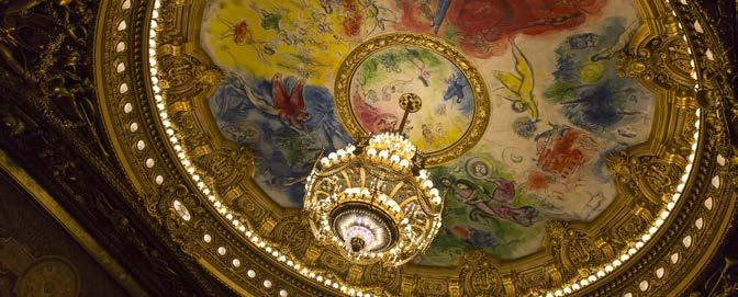 da Ópera ), e a sala de apresentações, decorada nas cores dourada e vermelha e com um painel pintado