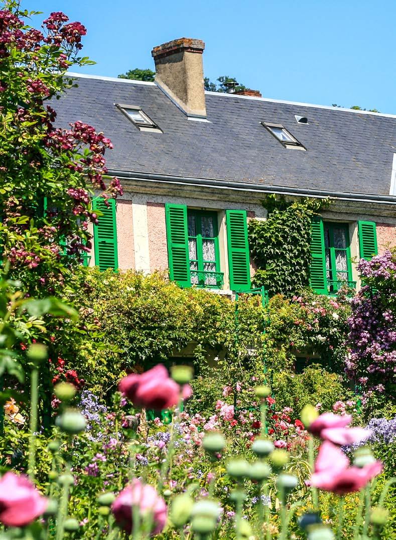 FORA DA CIDADE Giverny A casa onde morou Claude Monet e tantas vezes serviu de cenário para suas obras, especialmente os jardins fica a 75 km de Paris.