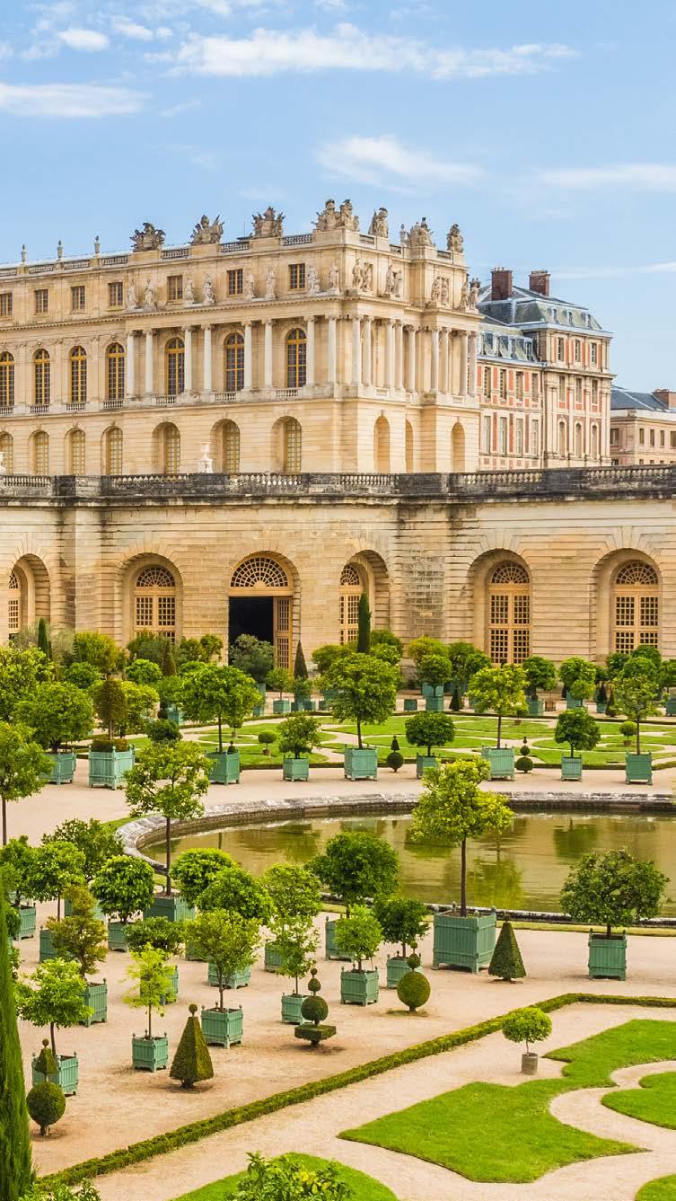 FORA DA CIDADE além do palácio (e a fabulosa Sala dos Espelhos), também até o Grand e Petit Trianon e à moradia particular de Maria Antonieta.