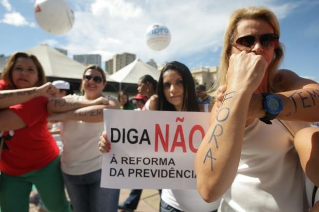 Manifestantes começam a