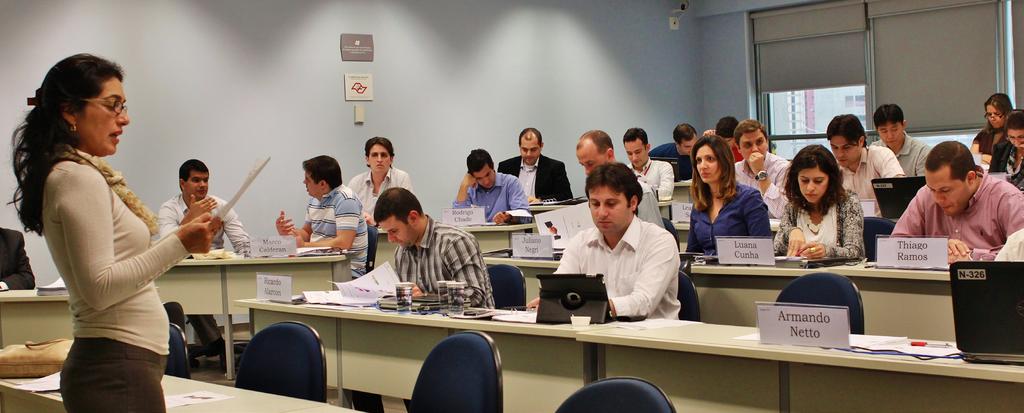 Corpo docente altamente qualificado e comprometido com a transformação dos participantes.