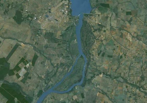 71 Jupiá Figura 26 Imagem de satélite da região a jusante de Jupiá (Fonte: Google Earth) No ano de 211, após o aumento na vazão defluente para 17.