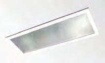 Corpo em chapa de aço tratada com acabamento em pintura eletrostática epóxi-pó na cor branca. Refletor em alumínio anodizado de alto brilho.