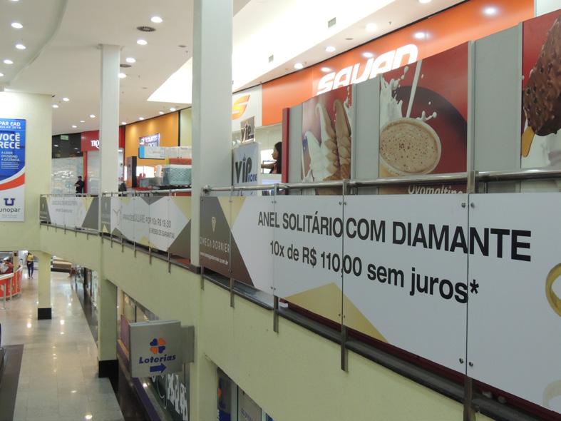 Mall Guarda Corpo Local: De frente a Escada de subida Carrefour Material: Adesivo Formato: 1,18 x 0,90m Qtd: 01 unidade de 18 vidros