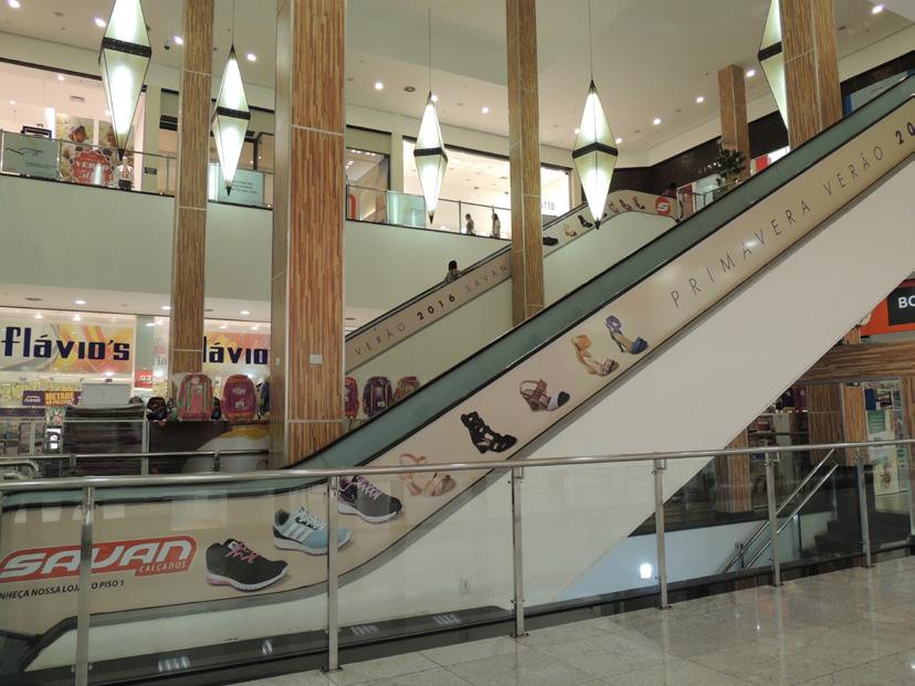Mall Escada Rolante Local: Praça de Eventos Material: adesivo Qtd: 4 faces Formato: 13,82 x 0,60m Valor: R$ 2.200 Obs.