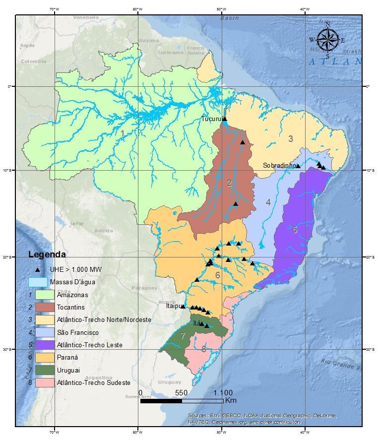 Catarina, próximo a Criciúma, e o Norte do Rio Grande do Sul são ricas bacias carboníferas. Figura 4 I. Bacias Hidrográficas do Brasil e UHE's com potência instalada maior de 1.000 MW.