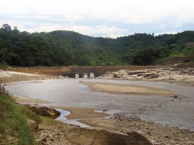 De gota em gota Construídas em sequência em um mesmo rio ou bacia, pequenas centrais hidrelétricas têm forte impacto ambiental.