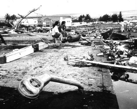 22 Tsunamis Terremoto do Chile 22/mai/1960; Ms 8,6 ; profundidade focal: 33 km 14 horas após o terremoto, o tsunami atingiu as ilhas do Havaí, a