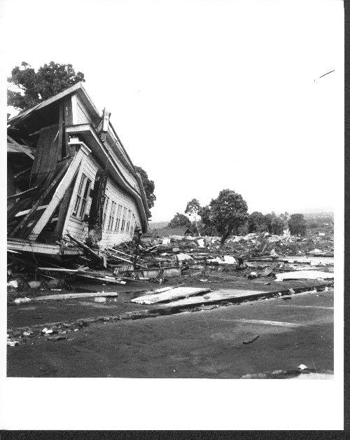 24 Tsunamis Terremoto do Chile 22/mai/1960 Ms 8,6 ; profundidade focal: 33 km 14 horas após o terremoto, o tsunami