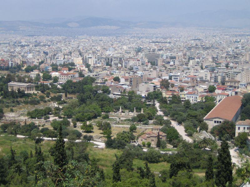 A ágora de Atenas foi um espaço público de fundamental importância na constituição do espaço urbano da Atenas clássica.