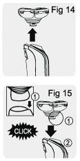 INSTRUÇÕES DE USO TROCA DAS LÂMINAS Troque as lâminas todo ano para manter o barbeador funcionando de forma perfeita. A lâmina possui uma longa durabilidade se não for danificada.