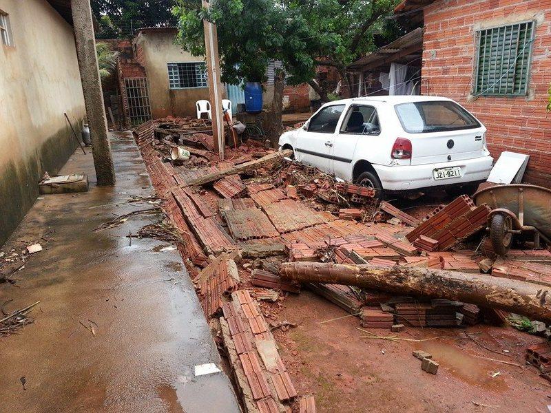 alagamentos; - Tendência de transformação de grandes lotes junto ao eixo da