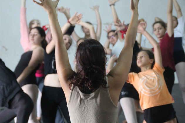 Conteúdos DANÇA Na disciplina de dança dar-se-à ênfase à aplicação do movimento contemporâneo na dança para teatro musical.