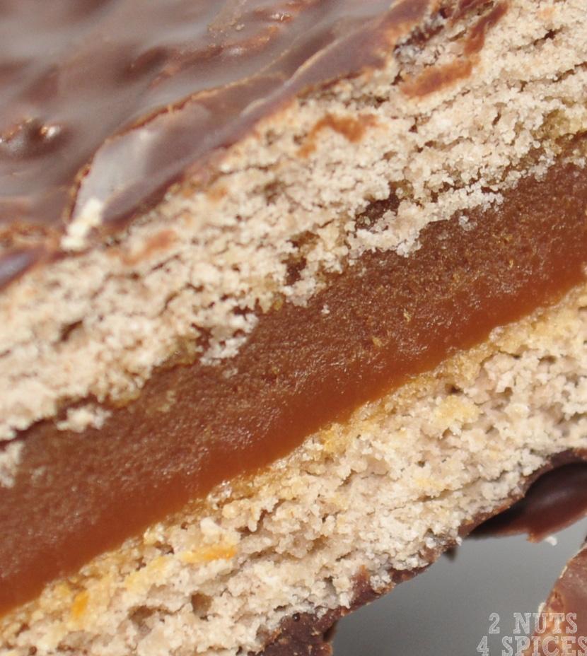 O Alfajor Havanna com cobertura de chocolate, vem com recheio de doce de leite e o recheio é muito saboroso, porém não é tão generoso como no alfajor com cobertura de chocolate branco, por exemplo.