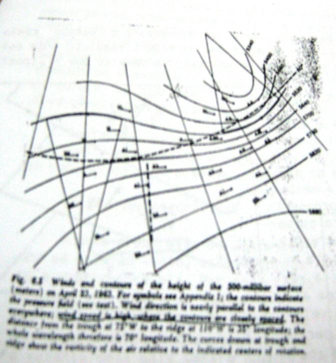 hpa, os ventos são mais fortes e paralelos às fortes e paralelos às isolinhas de altura geopotencial. Figura 5.