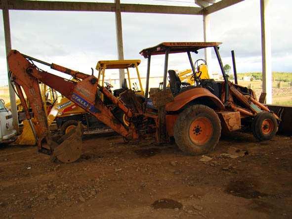 2 4X2 EQUIPADA COM MOTOR DIESEL DE 04 CILINDROS COM POTÊNCIA DE 85HP,