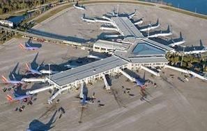 INFORMAÇÕES IMPORTANTES No Aeroporto Ao chegar no Aeroporto Internacional de Orlando, você deve retirar sua bagagem e dirigir-se à alfândega.