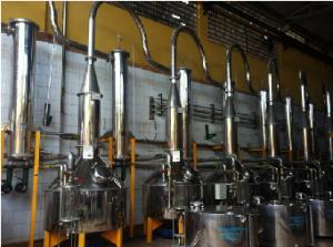 Os processos de destilação podem ser realizados por batelada, mediante o uso de alambique, ou de maneira