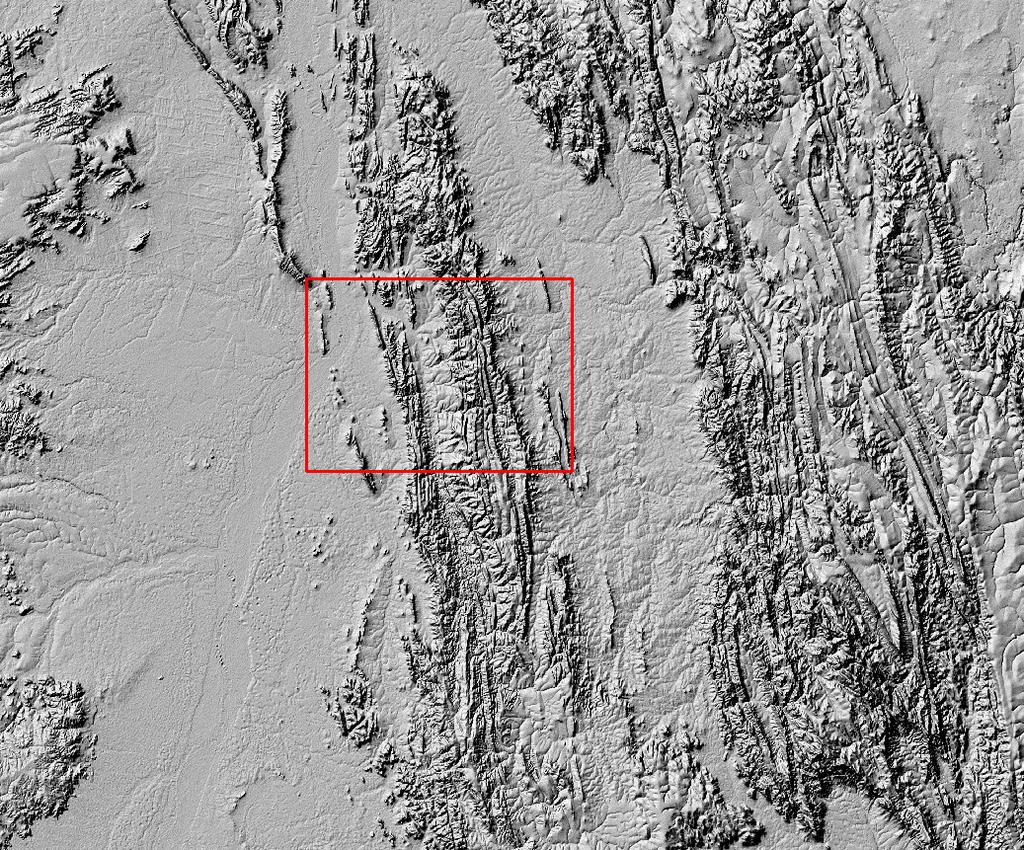 (b) (a) 45 km FIGURA 8 - (a) Imagem sombreada do Vale do Rio São Francisco na região da Chapada Diamantina gerada a partir da grade retangular de MNT com resolução de 90 metros, com azimute de 225,