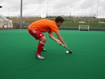 Rotações As rotações são utilizadas para proteger a bola à medida que o jogador pretende mudar a direção em relação ao adversário que se encontra a bloquear o espaço de progressão no campo.