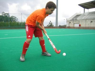 . Chop de esquerda (Vídeo Hóquei em Campo - Fintas - 2 02) Erro frequente: A bola não se