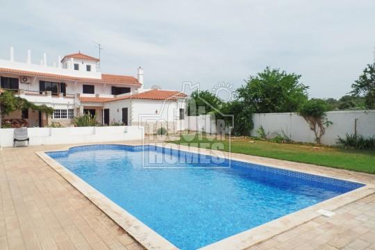 Moradia T4 com 4 Anexos, Piscina e Vista para o Campo, Paderne VILLA EM PADERNE ref. VM835 450.000 4 4 700 m2 1.