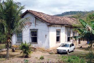 fonte: IBGE - Nossa Senhora do Amparo Uma das mais antigas fazendas do lugar, incrustada no