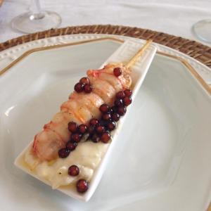 Lagostim com Creme de Limão Siciliano e Caviar de Tapioca Olá, a receita de hoje é uma idéia deliciosa para um menu finger food ou uma entrada super caprichada, simples de fazer e com sabor