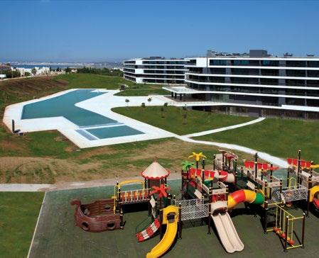 campos de Padle e zona de diversão infantil (Barco Pirata).