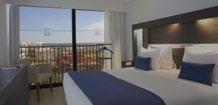 Todos os quartos climatizados do Jupiter Algarve Hotel incluem um mini-bar e televisão por satélite, casa de banho privativa e alguns