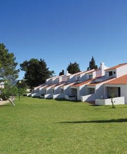 Este resort oferece um hotel de 4 estrelas e também habitações em apartamentos (também conhecido como Algarve Gardens), onde poderá passar as suas férias, feriados e fins de semana com o tipo de