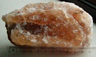 Sal-gema Rocha translúcida, geralmente incolor, solúvel em água,