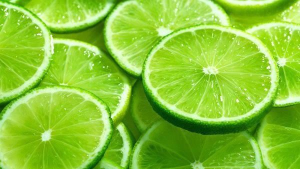 39 Lime Citrus aurantifolia (Limão Taiti) ORIGEM: BRASIL Benefícios Principais Suporta função imunológica saudável. Afeta positivamente o humor com propriedades estimulantes e refrescantes.