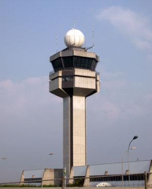 Torre de controle com antena