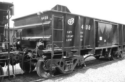FIG. 2.7 Sistema de aplicação TOR montado em vagão de minério na ferrovia Cartier Railway (COTTER, 2007). 2.4.2.3 RODOFERROVIÁRIO Algumas ferrovias utilizam veículos rodoferroviários para a aplicação de lubrificantes.