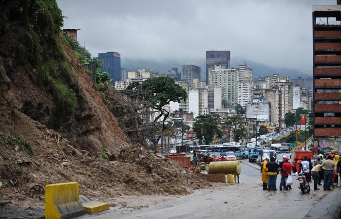 Fim do governo ditatorial e início do governo bolivariano (1998 ate os dias de hoje )