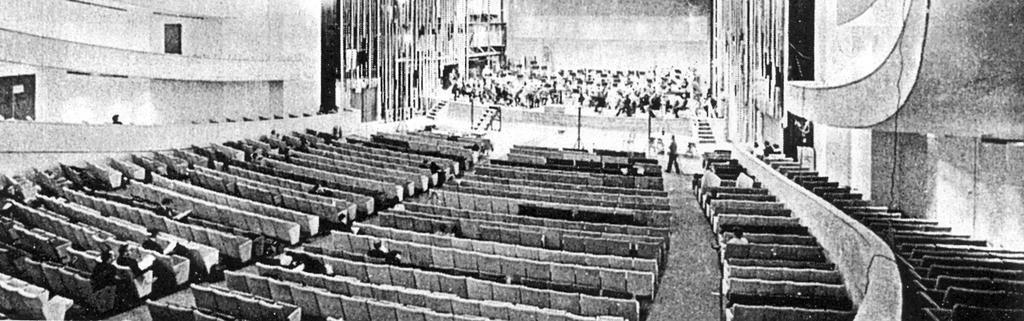 Philharmonic Hall (New York, 1962) com projeto acústico de Leo Beranek.