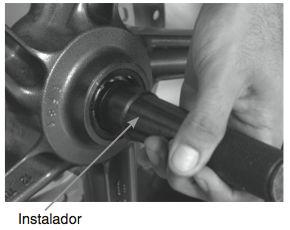 Utilize um dispositivo de montagem apropriado: prensa hidráulica ou mecânica ou