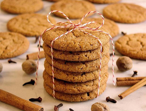 COOKIES FITNESS 1 xícara de farinha de arroz; 1 colher de sopa de farinha de linhaça dourada; 1/2 xícara de amido de milho; 3 colheres de sopa de sucralose; 1 ovo; 2 colheres de sopa de coco ralado