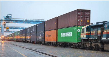 FERROVIÁRIO Grande capacidade de carga; Alta eficiência energética; Algumas unidades permitem transportar containers; Sistema viário permite rapidez; Mais vantajoso para o transporte de
