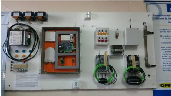 Para o monitoramento das grandezas mencionadas anteriormente, foram construídas placas de circuito impresso. Estas foram projetadas no GAIC (Grupo de Automação Industrial e Controle).