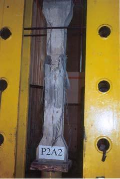 Os pilares reparados com argamassa Tipo 2 apresentaram rotura na região reparada, com perda de aderência, descolamento da argamassa na interface entre os dois materiais e escorregamento de um dos