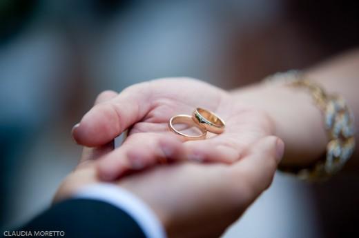 A analogia entre um casamento literal e o casamento da igreja com Cristo é marcante.