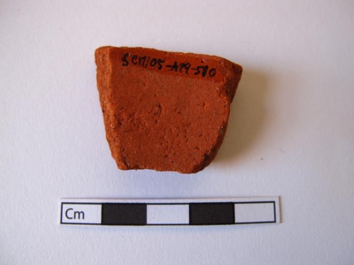 878 SCM/05-AP9-580 Fragmento de parede de uma possível forma de pão de açúcar de pasta de