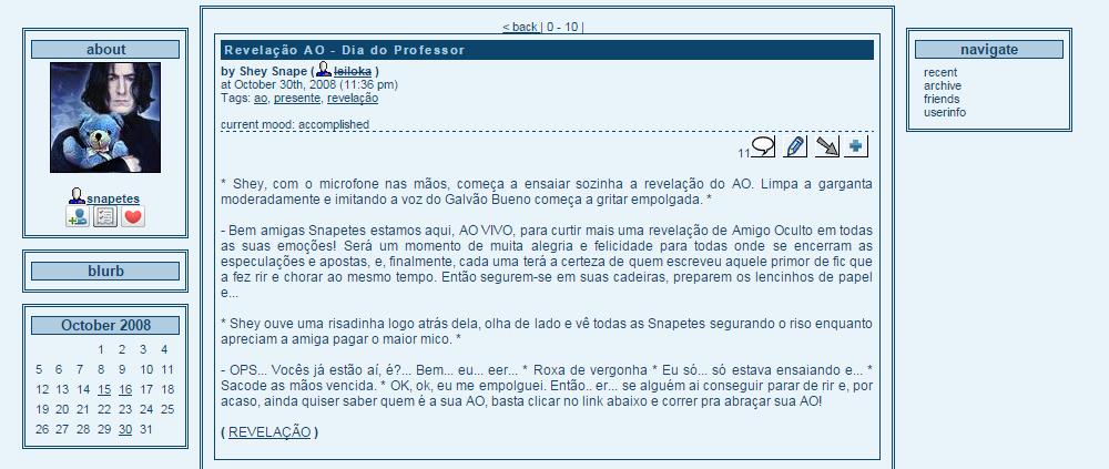 em três colunas: duas estreitas, à esquerda e à direita, e outra central, mais larga, onde estão os textos dos posts, propriamente ditos.