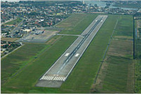 4.1.1. Comprimento de pista: É uma das mais importantes decisões no projeto de um aeroporto, pois: Determinará o tamanho e os custos de implantação do aeroporto; Controla o tipo de aeronave que