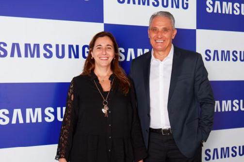 espírito inovador da Samsung e a paixão pelo que fazemos. Tite é um vencedor que não se acomoda na liderança e isso reflete nossa postura como empresa, de sempre ir além.