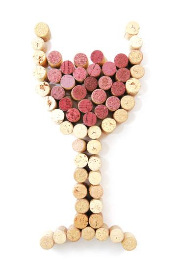 A FUNÇÃO DA ROLHA DE CORTIÇA Ser um eficaz sistema de vedação Permitir a evolução harmoniosa do vinho dentro da garrafa As rolhas de cortiça, sendo