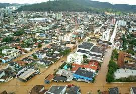 Eventos climáticos extremos Estudos de caso: Enchentes em Santa Catarina 2008 Impactos dos desastres climáticos sobre a saúde: O que dizem os sistemas de informação?